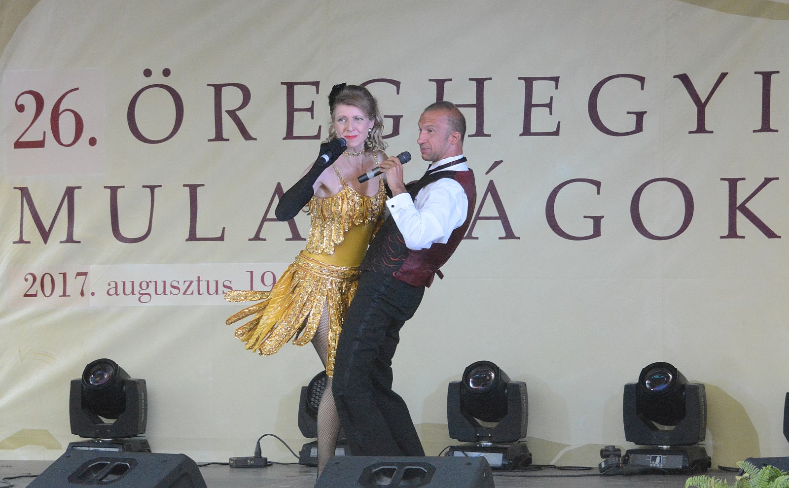 Koncertekkel és borral mulattak az öreghegyiek a Bory téren